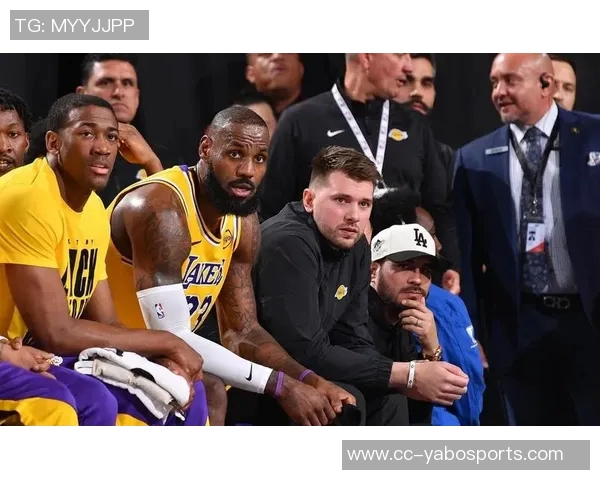 无球詹姆斯助力快船五小阵容湖人三核新角色分工效果惊人 无球詹姆斯助力快船五小阵容湖人三核新角色分工效果惊人